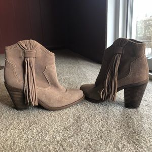 JESSICA SIMPSON taupe fringe suede booties